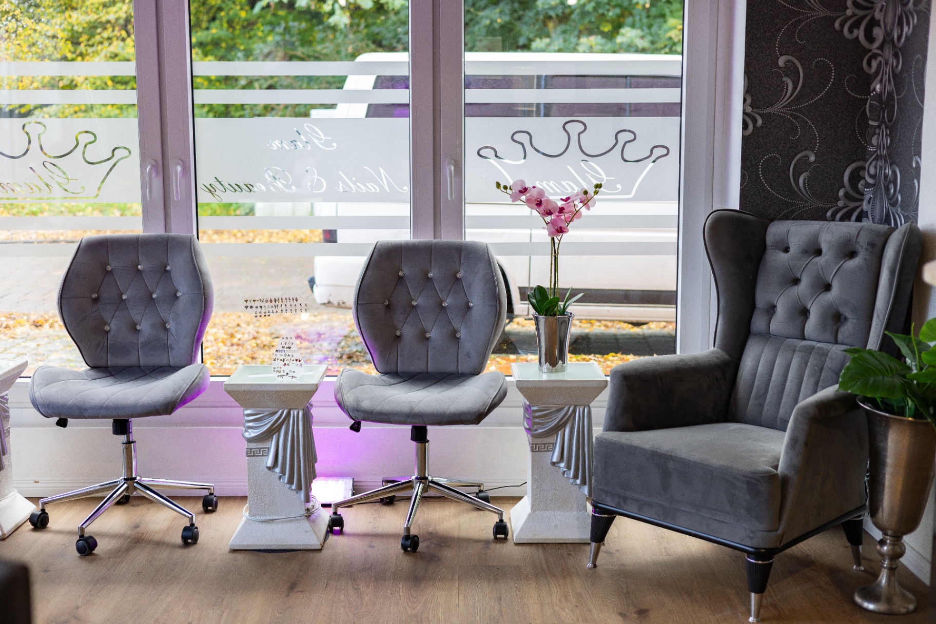 Sitzbereich im Studio von Glam Nails & Beauty
